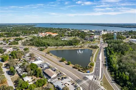 Tavares, FL